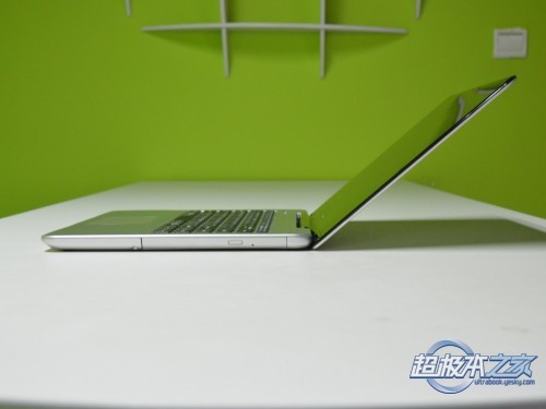 海尔win8超极本首曝配备触屏金属外壳