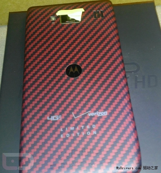 红色限量版摩托RAZR Maxx HD真机曝光