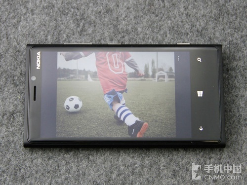 WP8旗舰来袭 诺基亚Lumia 920上手体验 