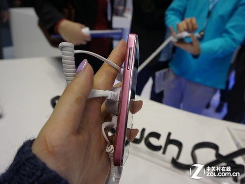 推粉色系外壳 阿尔卡特Star新机MWC亮相