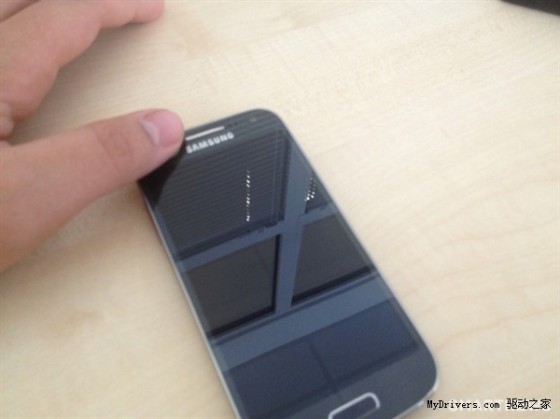 Galaxy S4 mini鐪熸満鍐嶅伔璺戯細鏈湀搴曢檷涓达紵