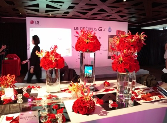 3665元！LG 4.7寸四核防水强机发布