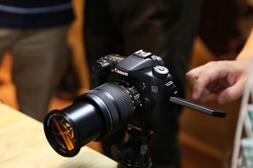 人气极高单反 佳能 70D套机日照热销_数码