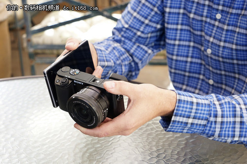 索尼最新无反数码相机α6000隆重问世