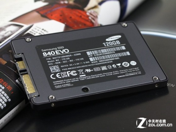 三星 SSD 840 EVO(120GB) 背面图