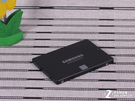 首款3bit 3D闪存SSD 三星850 EVO首测