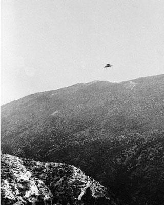 科技时代_UFO经典照片：1951年美国加州不明飞行物