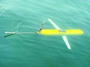 我国自主研制的水下滑翔机下潜作业（资料照片）