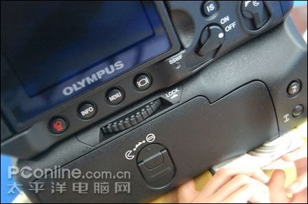 数码单反奥林巴斯E3手柄版仅12990元
