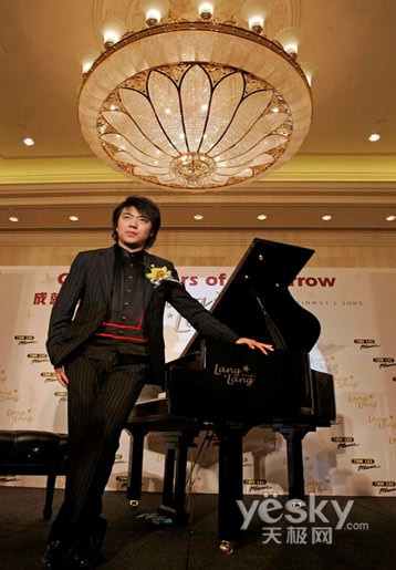 索尼全球品牌代言人世界著名青年钢琴家郎朗图片