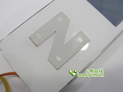 ��ɫ�籩����Ϯ��Ŧ��MOMO-X2������