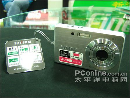 富士finepix j10采用金属拉丝工艺打造,全面提升了产品档次