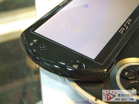 游戏机也滑盖 索尼PSP GO元旦套包价