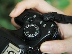 低价位高画质佳能550D套机售价4200元