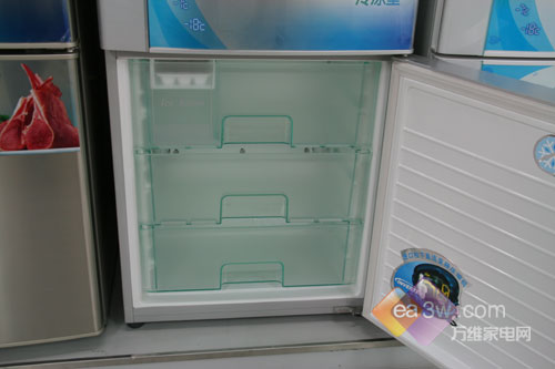 三重保鲜装置松下254升冰箱热卖中