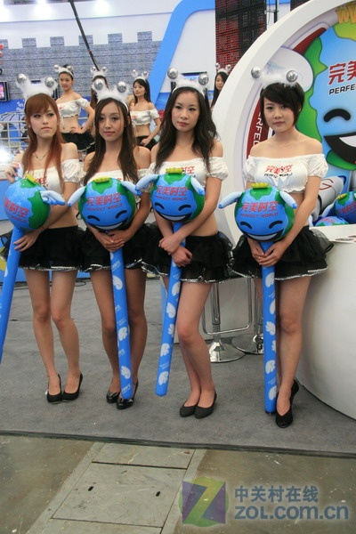 蓝色忧郁色调 完美时空展台美女图赏_家电