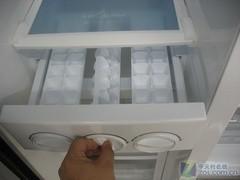 独特红黑外观美的556L冰箱现7999元