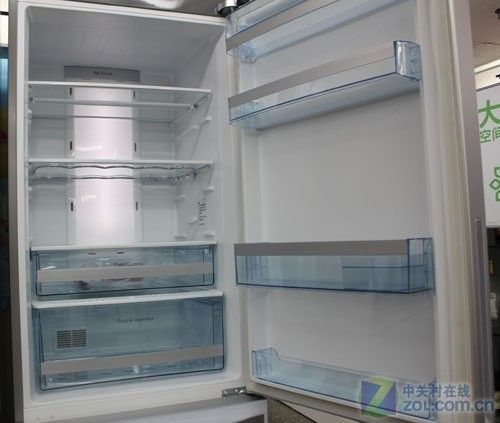 动感水波纹卡萨帝三开门冰箱6399元