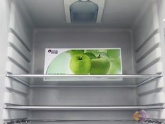 韩电波光白面板三门创意冰箱热卖中