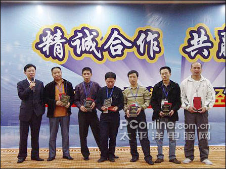 精诚合作共赢未来!07新中冠经销商大会