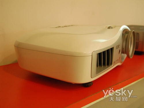 ���ж��а�����720PͶӰ������14800Ԫ