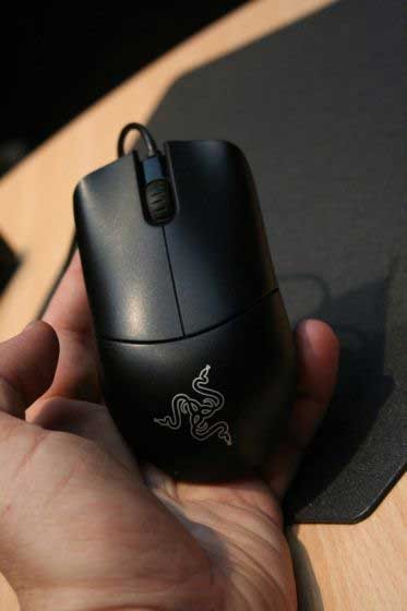 魔兽星际专用Razer推出Salmosa鼠标