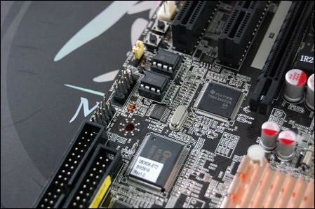 独卖899元!全固态热管超频王魔剑P45上市