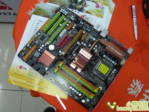 独孤求败724MHz外频P45主板仅售999