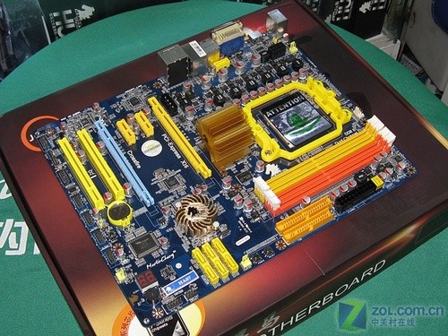 搭载SB750南桥悍马790GX主板仅售699元