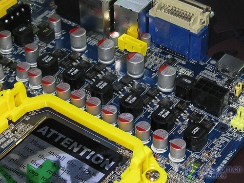 搭载SB750南桥悍马790GX主板仅售699元