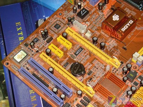 E7200稳超4GHz梅捷豪华P43主板仅售498元