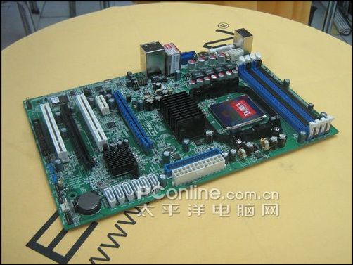 买七彩虹C.A780GX3主板即送键鼠套装