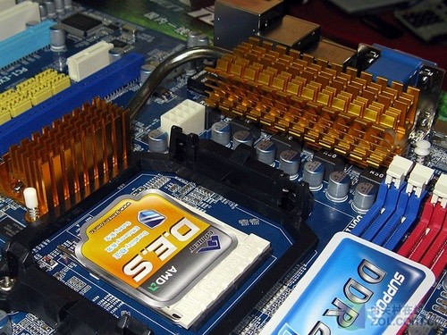 DDR2/3ͨ�Թ���ȫ��̬790GX����599Ԫ