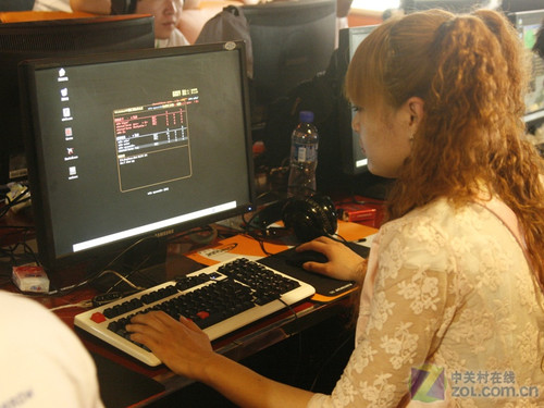 WCG2010北京赛区预选赛CS选手装备秀_硬件