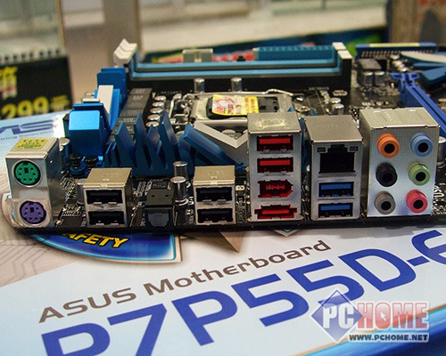 在背板输出方面,主板提供了ps2键鼠接口,6个usb2.0,2个usb3.
