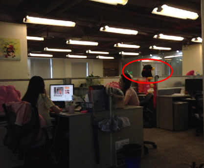 �첥�칫����һ����λ�ϣ��߸ߵİ���һ������Χ���������ż