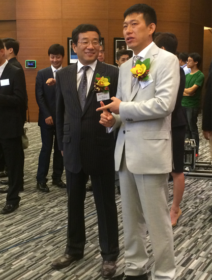 慧聪网董事长郭凡生(左)和CEO郭江(右)
