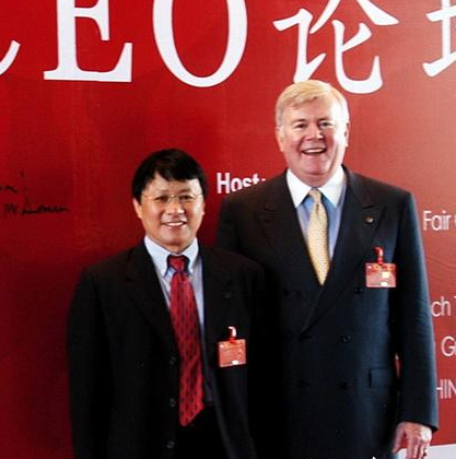 2006年10月，熊晓鸽和麦戈文先生在深圳参加中国国际高新技术成果交易会之“全球CEO论坛”。