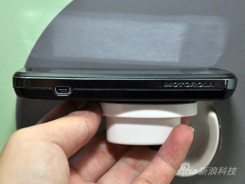 电信3G新机摩托A3300c现身中国通信展(2)