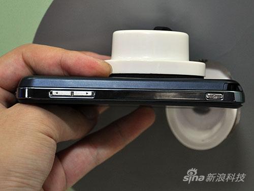 电信3G新机摩托A3300c现身中国通信展(2)