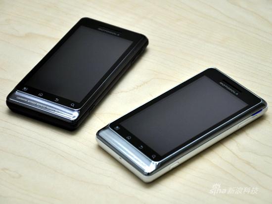 对比摩托Droid2Global和Milestone2