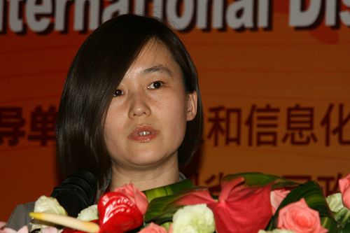 图文:国网信通公司网控中心主任刘冬梅演讲_业