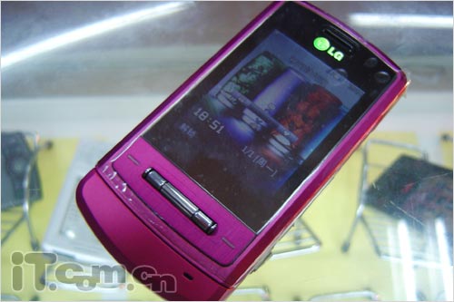 �Ŷ�ܷܷŮ����LG��ҫKG70��ɫ����