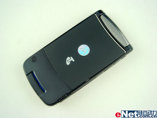 时尚新科技 摩托罗拉3G翻盖V9上市2980元_手机