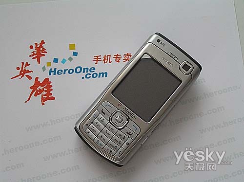 诺基亚 n70 银色 1599元 购买详情请点击:华英雄手机网(网购更便宜)