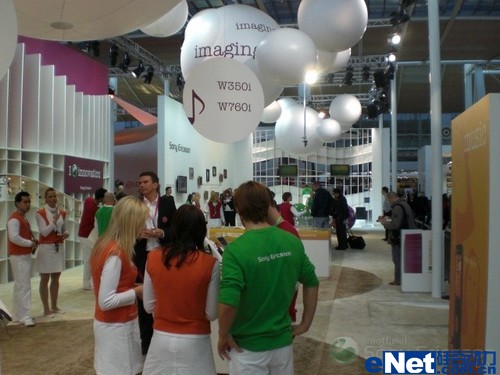 �»�Ϥ������CeBIT���ᰮ����չ̨һƳ