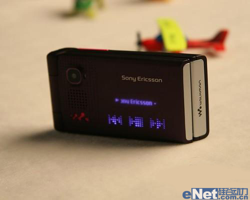 随手感空音乐!紫色索爱W380i低价进京_手机