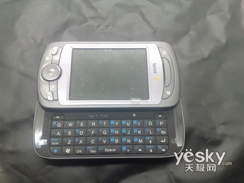 全键盘大屏幕 HTC XV6800手机促销仅1780_手