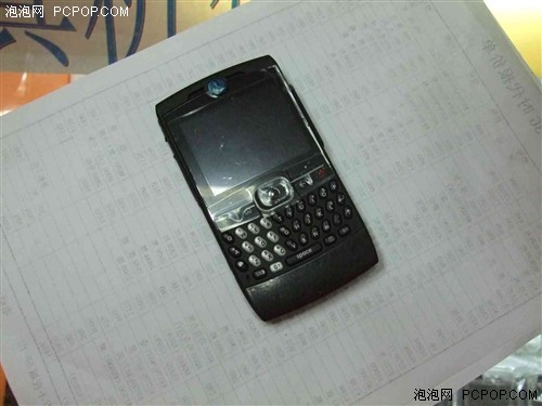 超薄全键盘智能机MOTOQ8已近2000元