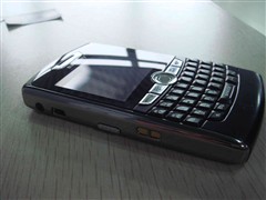 商务且娱乐！黑莓8820打特价低于2000
